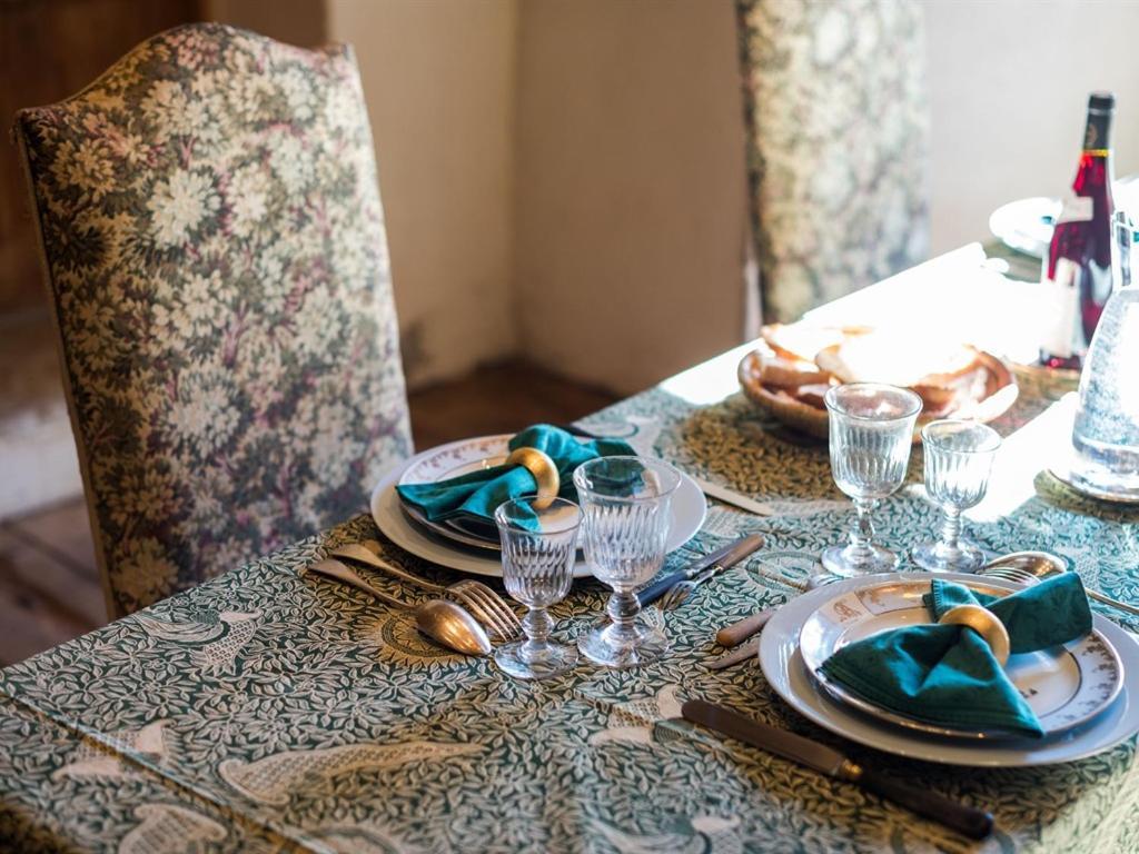 Chateau Des Marcilly Talaru Holiday home *